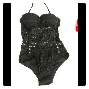Black 1pc bathing suit